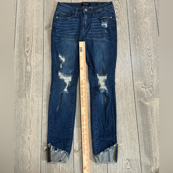Judy Blue Jeans 5/26 Mid-Rise Skinny Asymmetrical Cuff Distressed Dark Wash - Picture 5 of 10